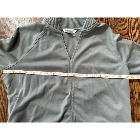 Athleta Women’s Eastbound Knit Sweatshirt Size M Medium Green Cozy V Neck Cuffed - Picture 9 of 9